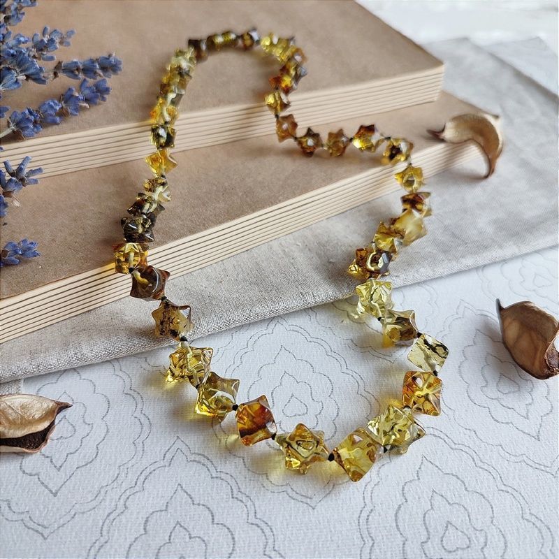 Бусы "Ёжик" из янтаря