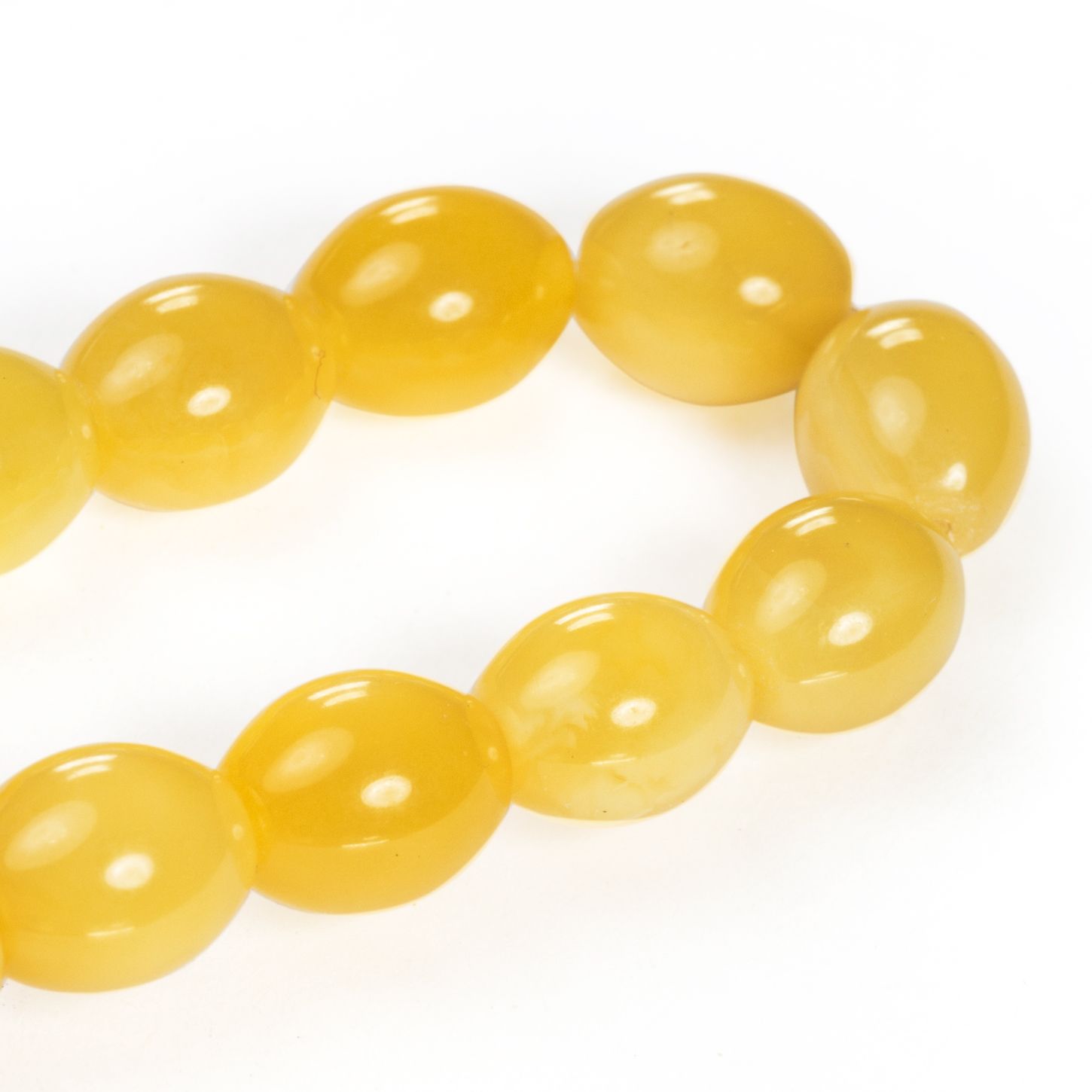 Браслет"Оливка"из янтаря