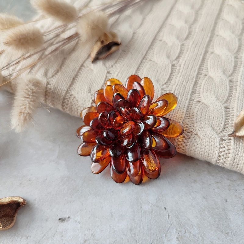 Брошь "Цветок" янтарь