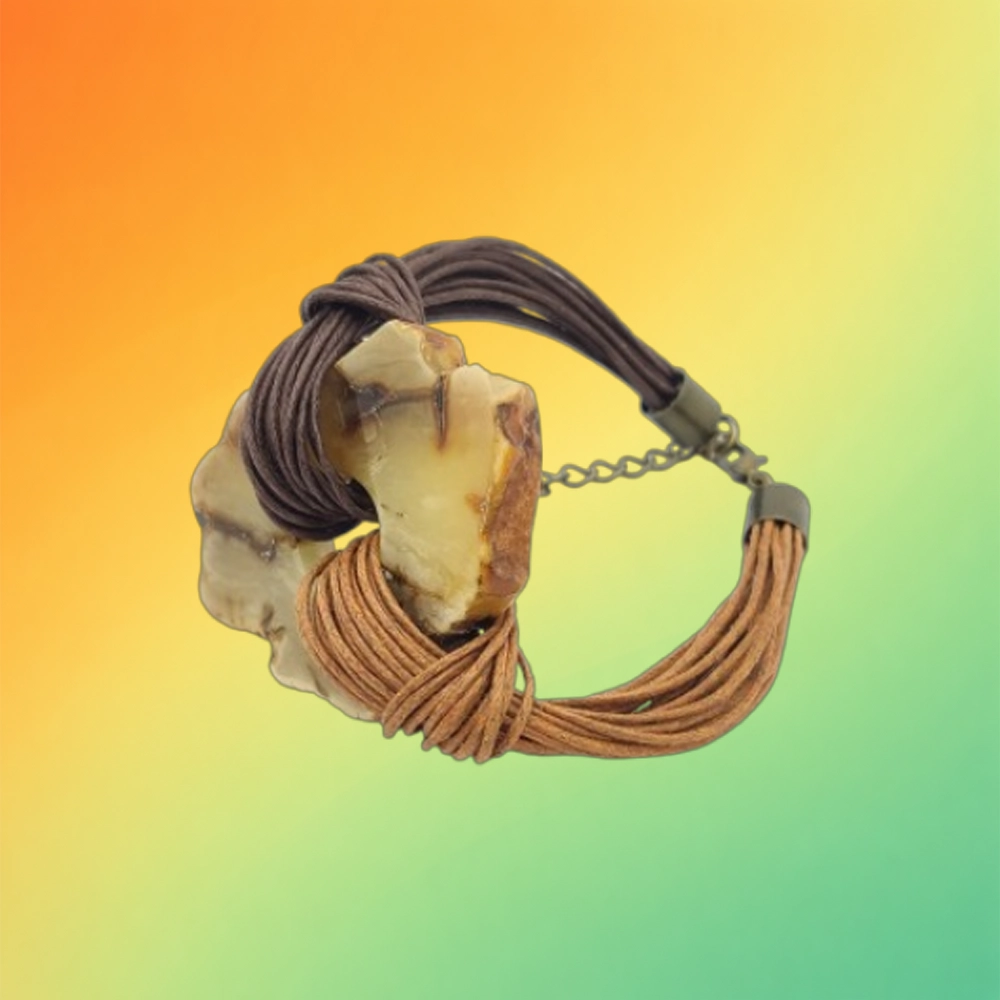 Браслет из янтаря на шнурке