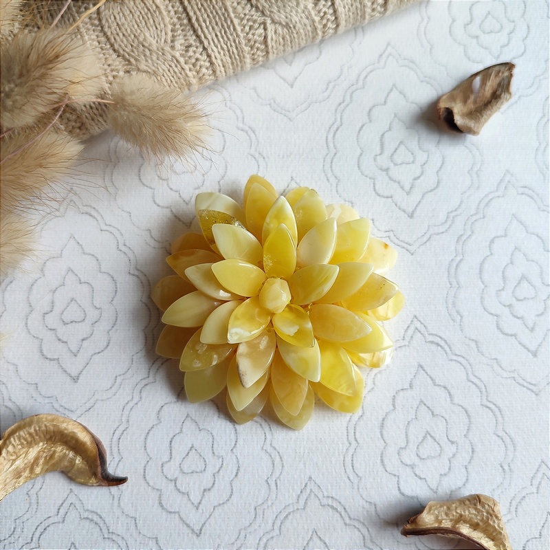 Брошь-кулон "Лотос" янтарь