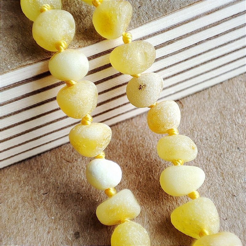 Бусы "Мятый шар" янтарь