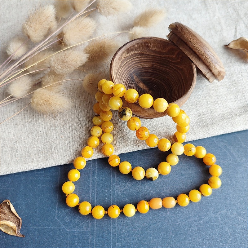 Бусы "Шар" из янтаря