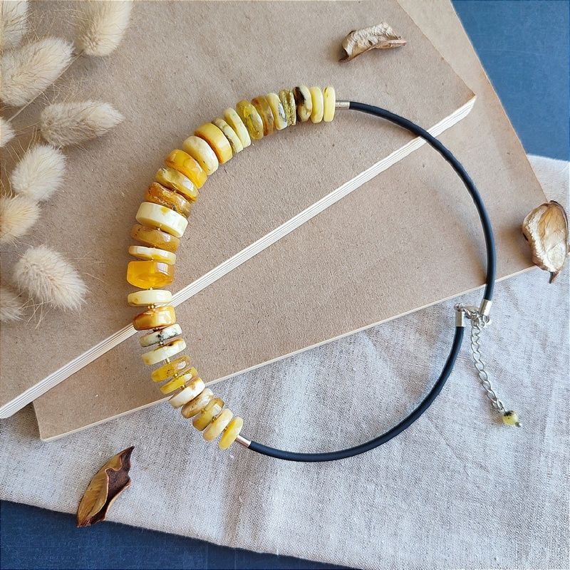 Колье "Таблетка" из янтаря