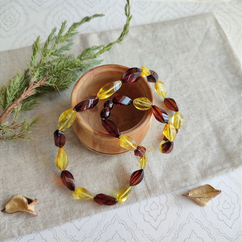 Бусы "Елена" из янтаря