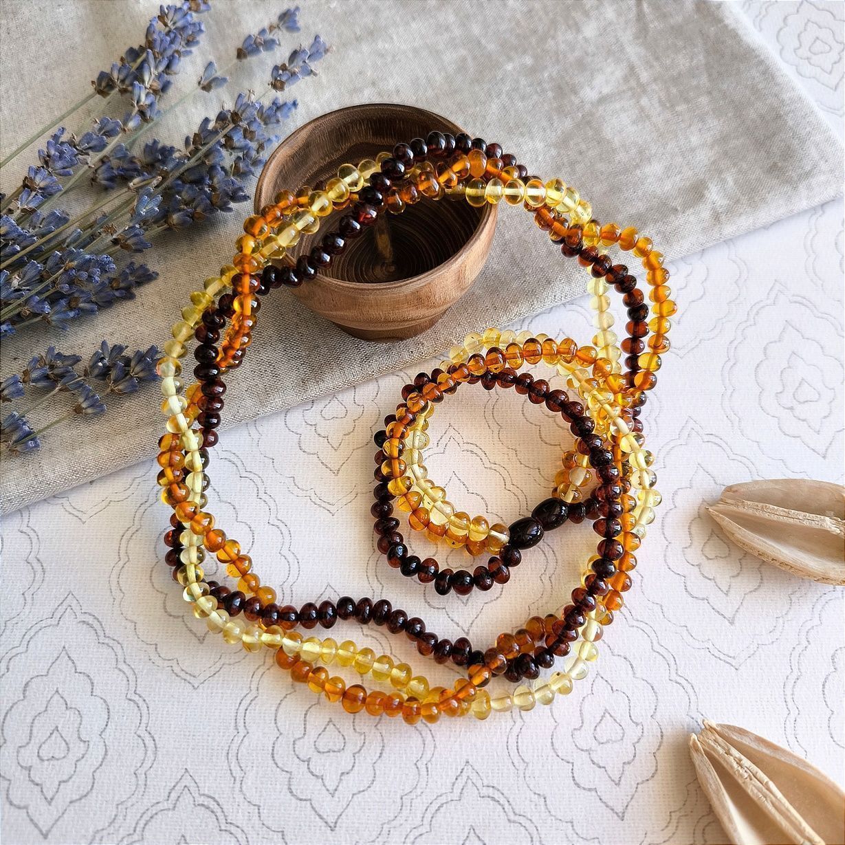 Бусы "Галька"из янтаря